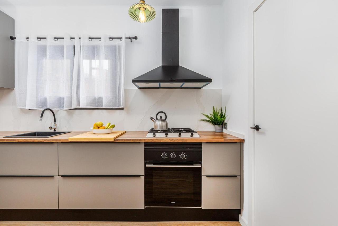 Simply Stunning - Hidden Gem, Heart Of Poble Sec Apartment บาร์เซโลนา ภายนอก รูปภาพ